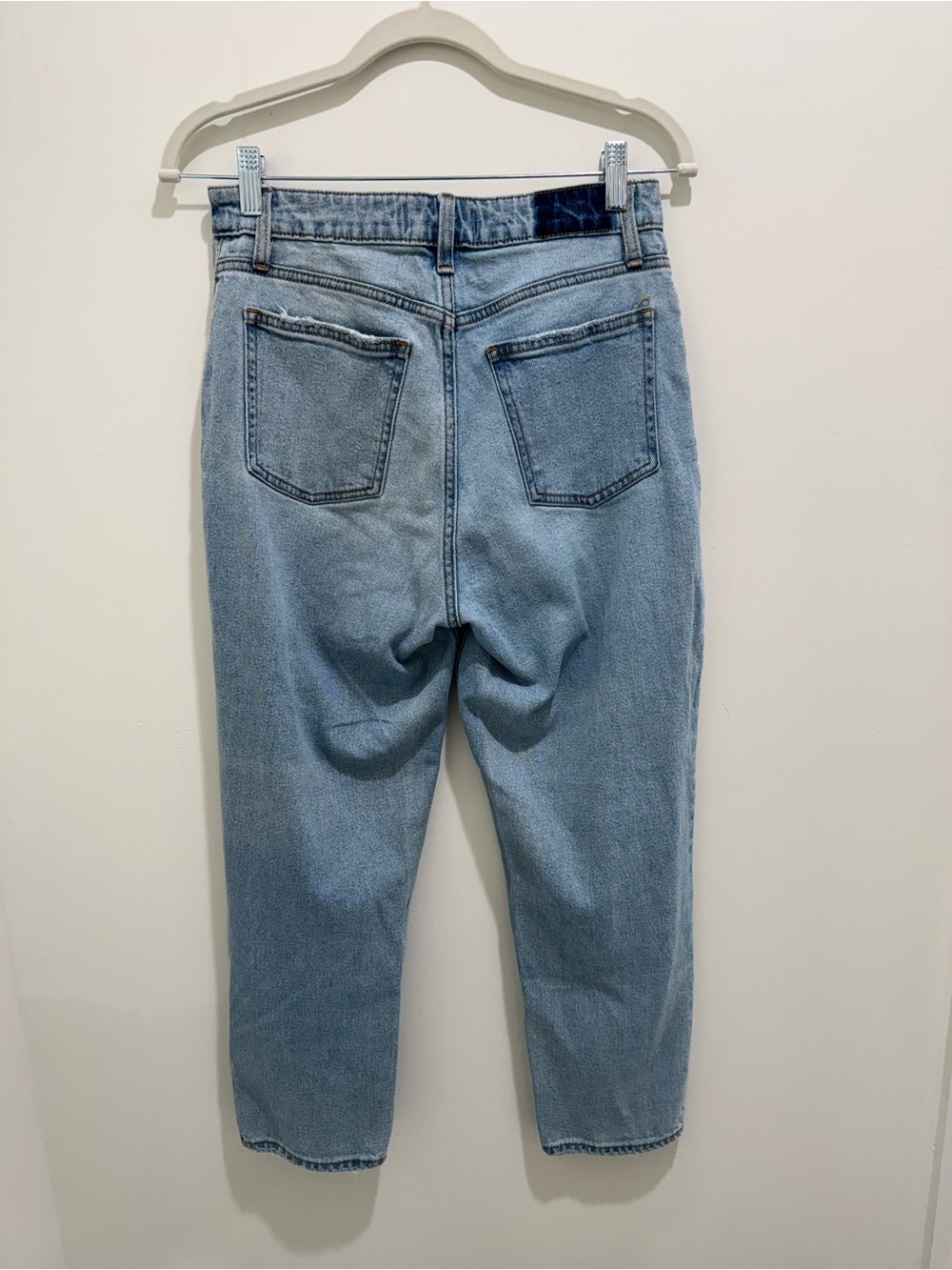Abercrombie & Fitch Curve Love Mom High Rise Crop Jeans Light Wash 27/4 Short - Picture 6 of 8